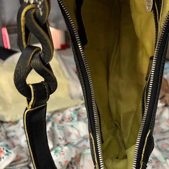 EXTREMELY RARE MCM Black Leather Shoulder Bag with Braided Strap and Gold Accent - Picture 8 of 8